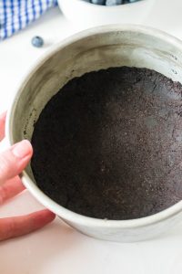 an Oreo cheesecake crust