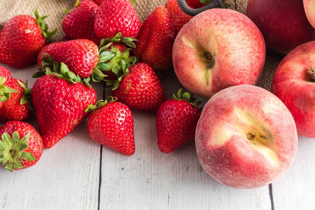 white peaches and strawberries for The best white peach strawberry bars