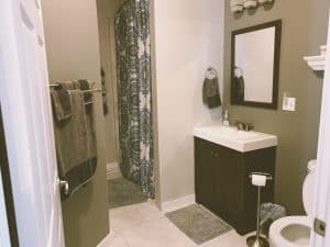 The bathroom at Comfy Corner Bed & Breakfast in Audubon, Iowa