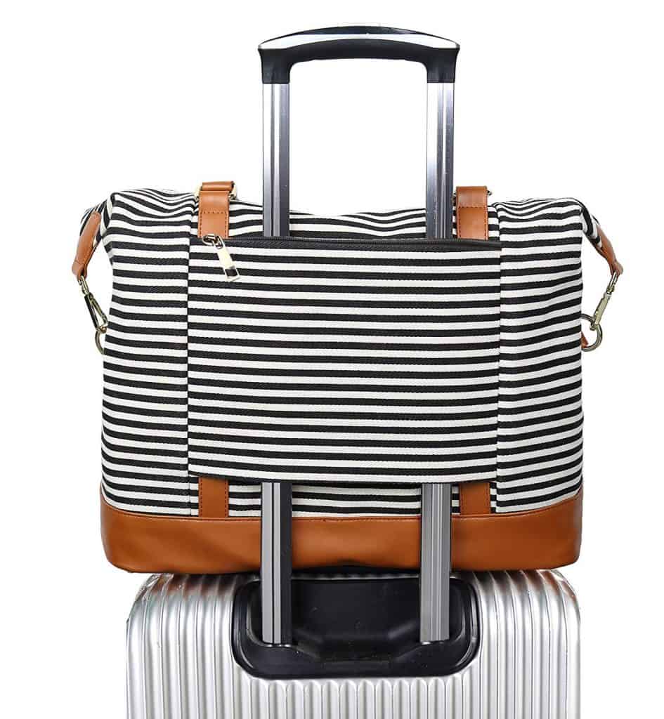 Travel gift guide: Have a female traveler on your gift-giving list this year? She'll love everything on this list—from excursions to accessories and beyond.