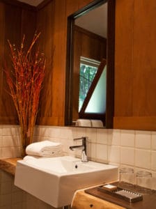 Glen Oaks Big Sur bathroom