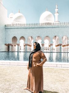20 photos to inspire you to visit Abu Dhabi - attire for Sheikh Zayed Grand Mosque