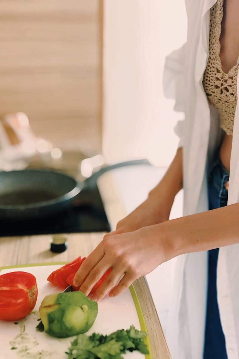woman slicing tomatoes