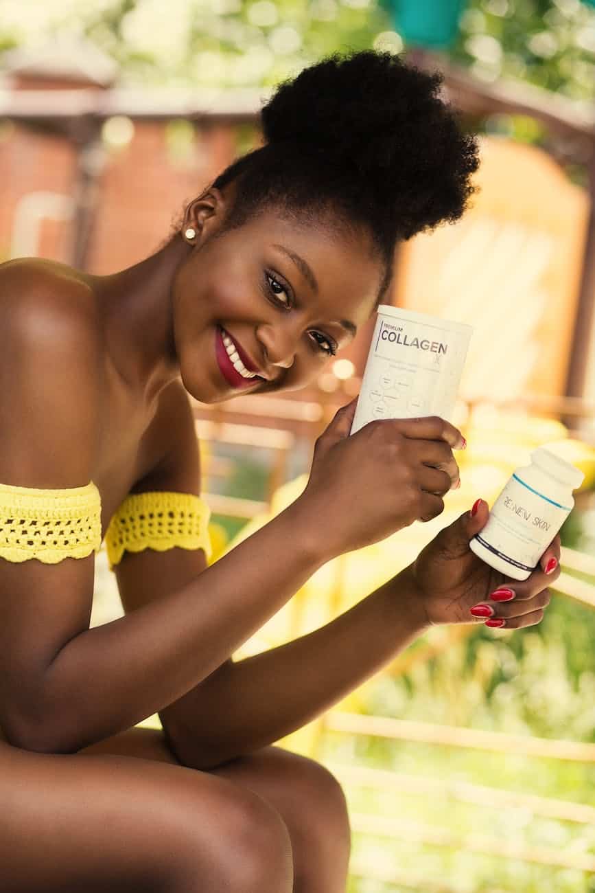 woman holding collagen box