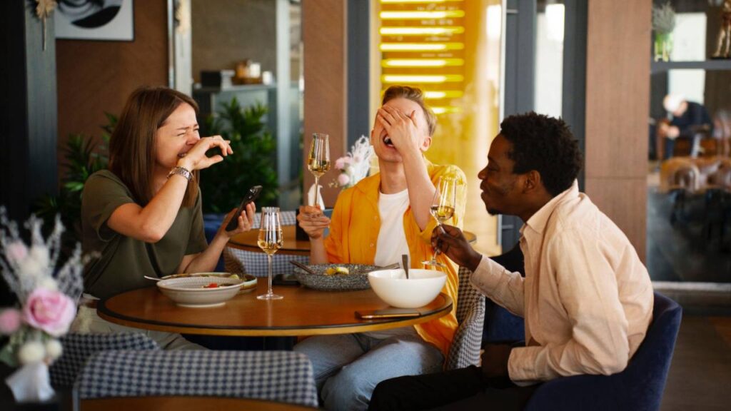 Peoples at cafe