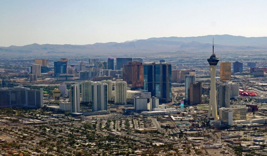 Aerial view of the Las Vegas Strip showing long distances between hotels and casinos.