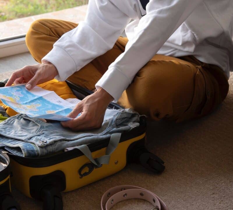 Travel suitcase