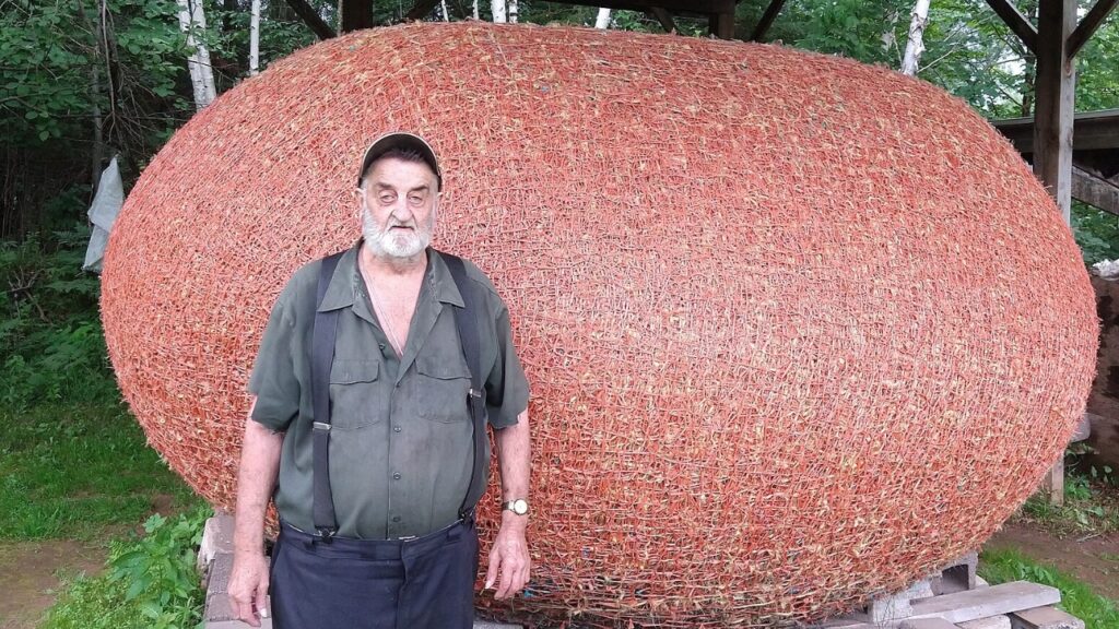 World's Largest Ball of Twine, Kansas