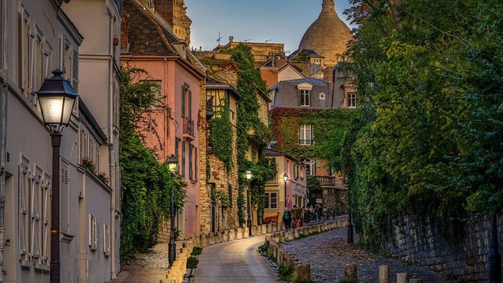 Montmartre Eiffel view sunset bench