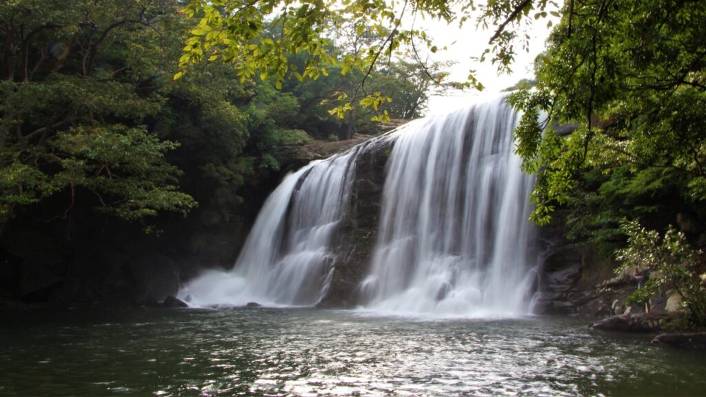 Sera ella waterfall Sri Lanka