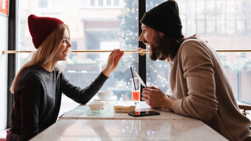 Peoples at cafe