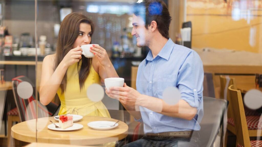 Peoples at cafe