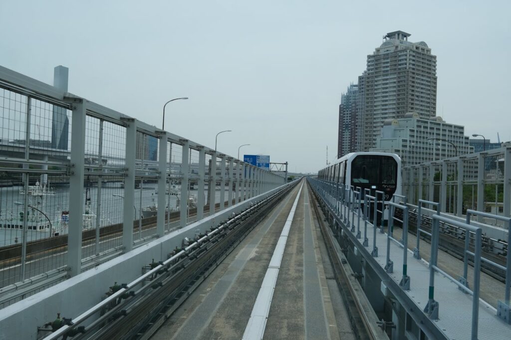 Fully automated, driverless train