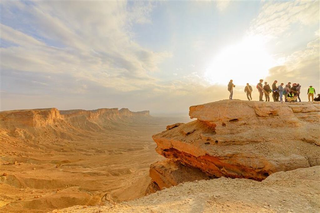 Royalty-free stock photo ID: 2586778275
Tuwaiq, Saudi Arabia - Jan 11,2025: tourists on the edge of the world escarpment at sunset, contemplating the cliffs of Tuwaiq mountain range in Riyadh, Saudi Arabia, a breathtaking natural wonder