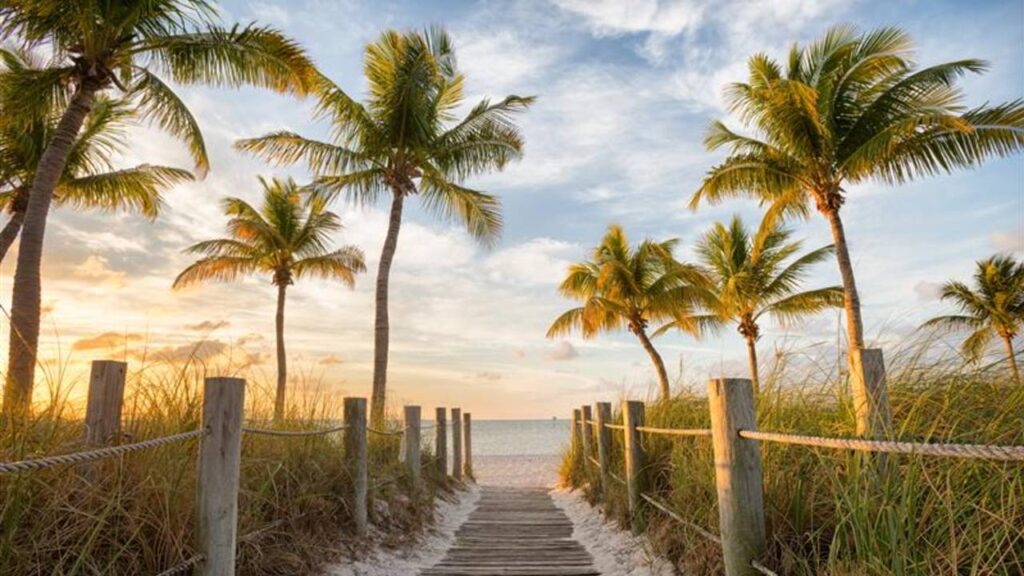 Footbridge to the Smathers beach on sunrise - Key West, Florida