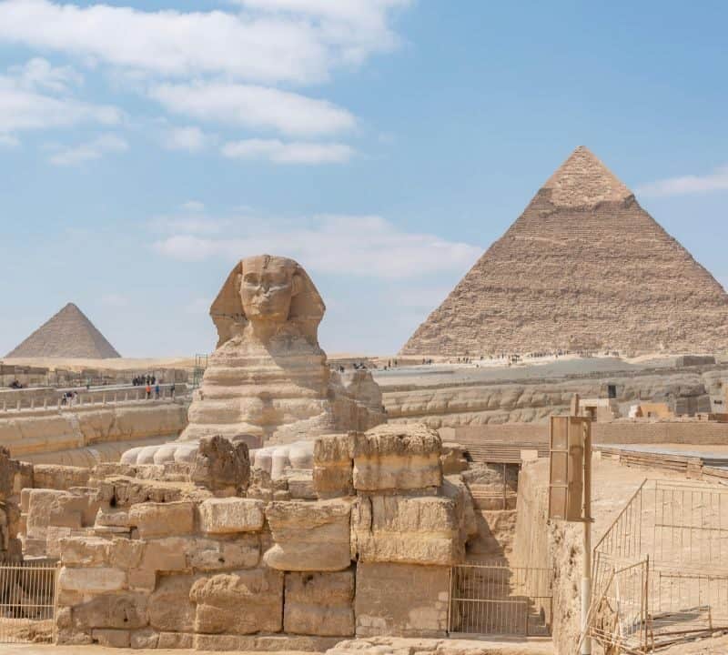 The Great Sphinx and Pyramids of Giza under a clear sky, symbolizing Egypt’s ancient wonders and rich heritage.