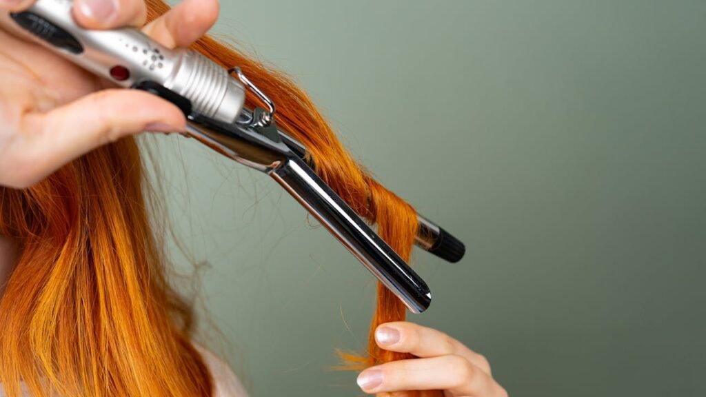 Cordless curling iron