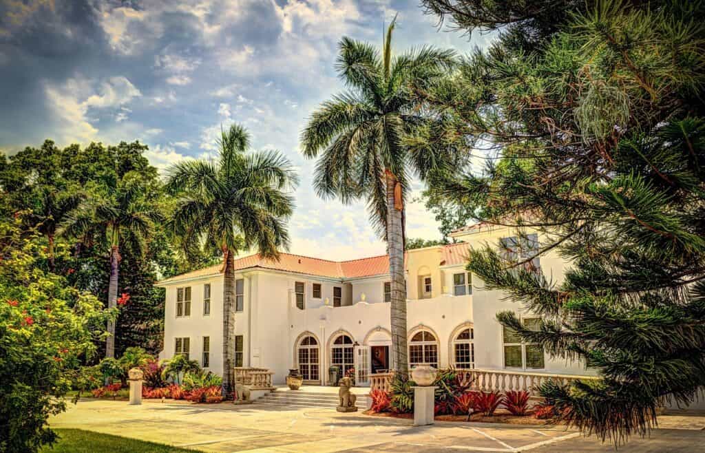 Shangri-la, South florida, Hotel image.