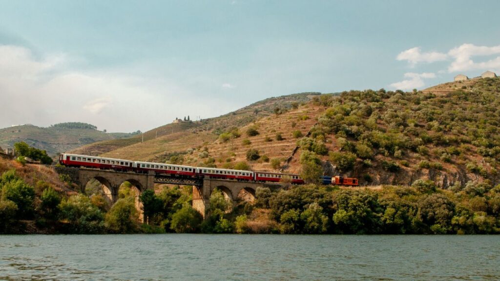 Belgrade–Bar Railway, Serbia to Montenegro
