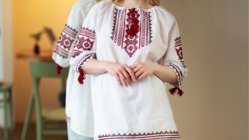 Moldovan ie blouse embroidery traditional


