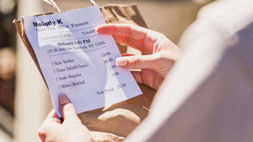 UK restaurant receipt discretionary service charge