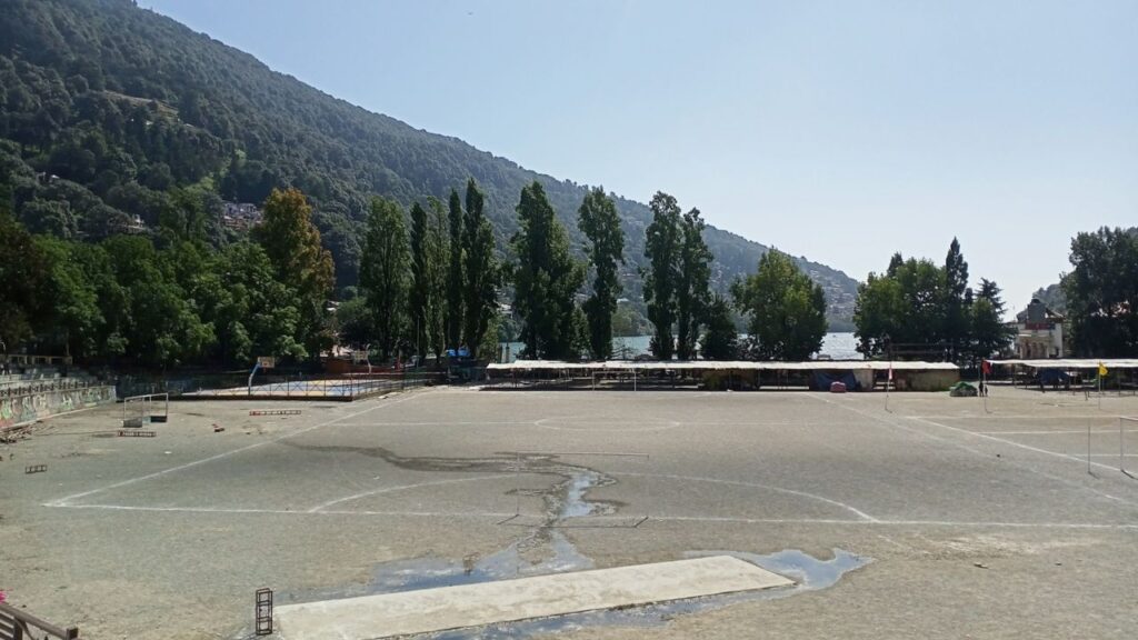 Yosemite National Park empty parking lot summer