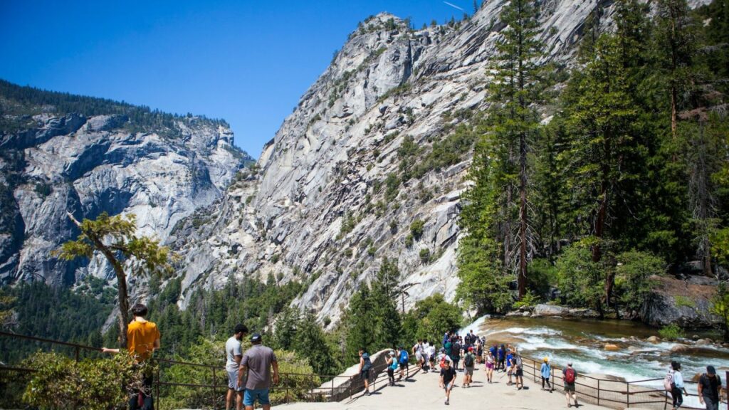 Yosemite Valley light crowds summer