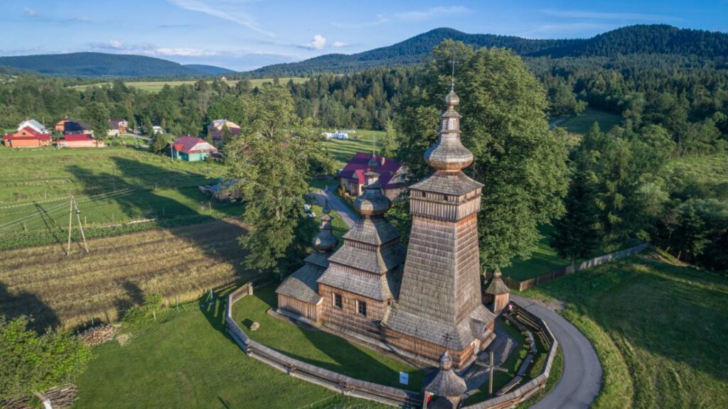 Wooden tserkvas of the Carpathian region in Poland and Ukraine