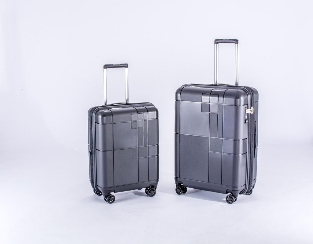 modern hardside luggage polycarbonate shell Samsonite Freeform