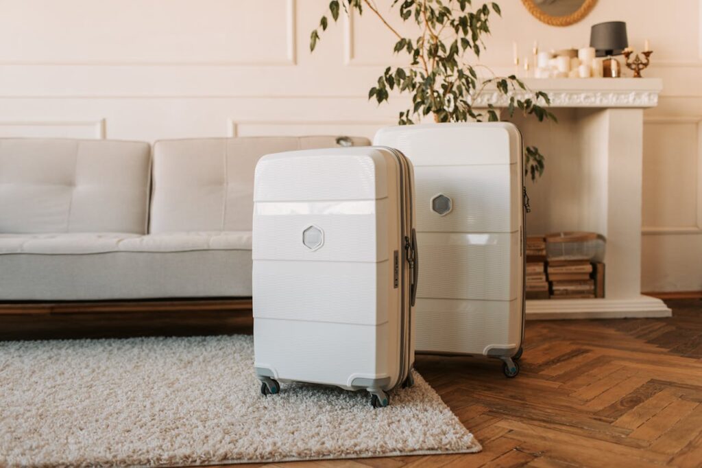 carry-on suitcase interior organization compartments