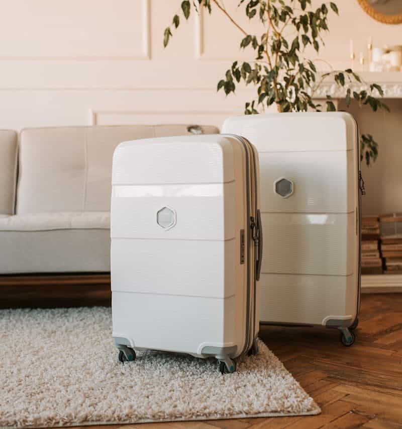 carry-on suitcase interior organization compartments