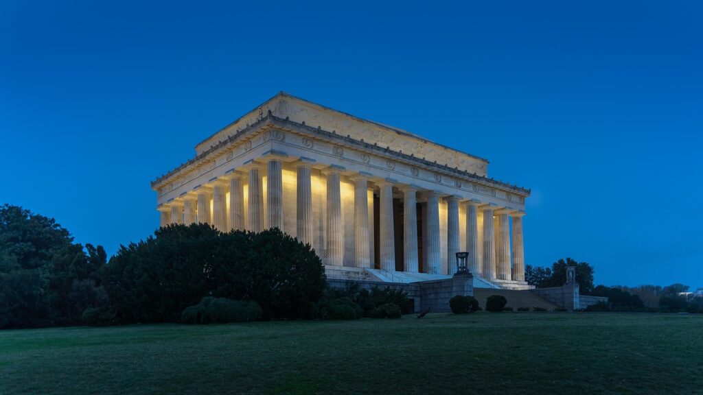 Lincoln Memorial at night