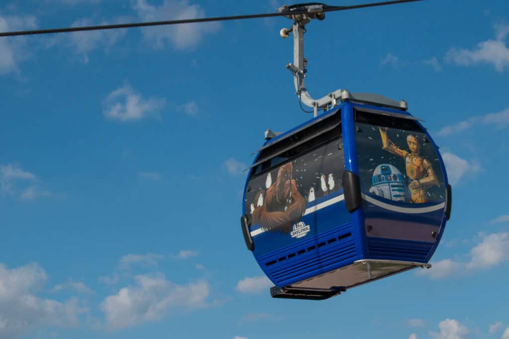 Ride the Disney Skyliner