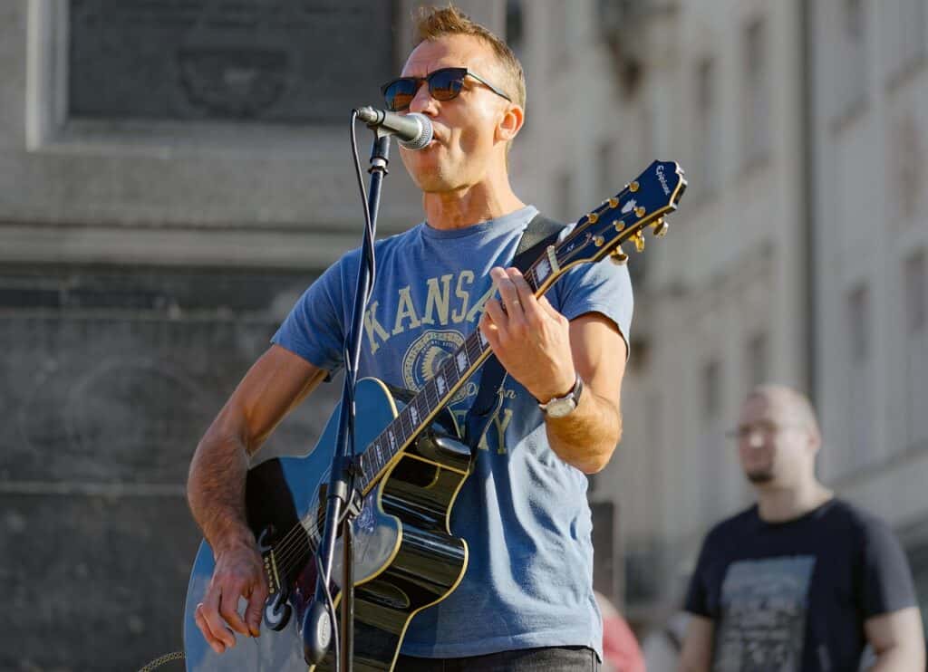 Buskers playing music 