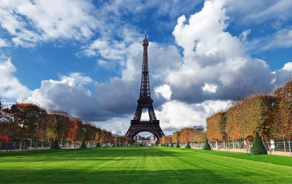 7 Safest and Least Safe Neighborhoods for Travelers in Paris