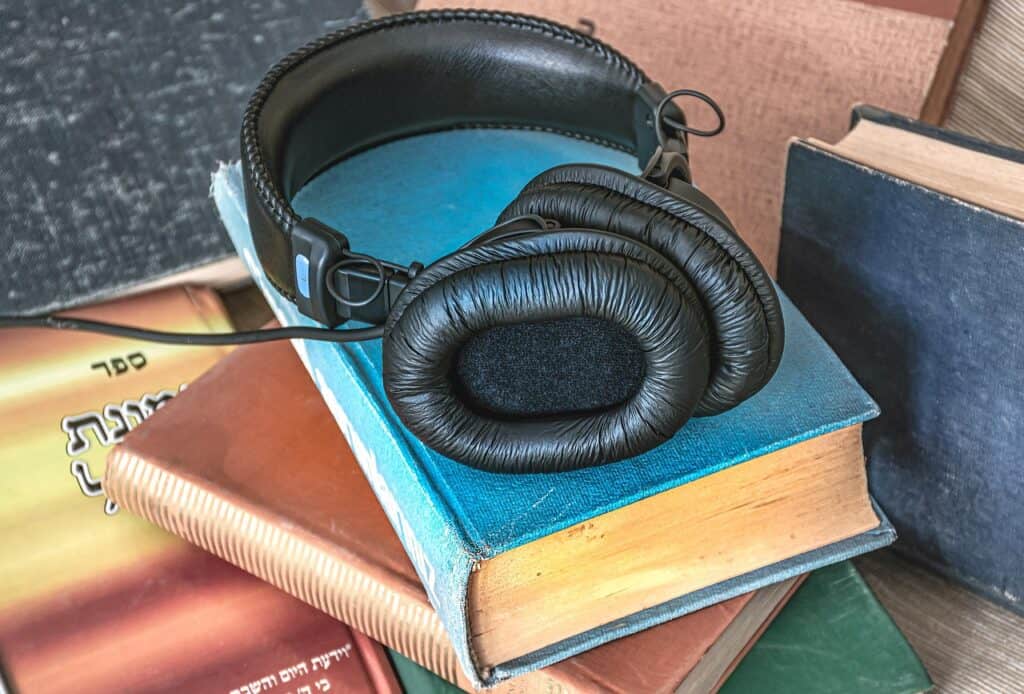 audio-book-books-headphone-music