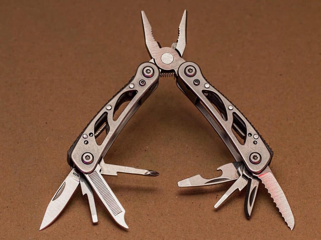 Multi-Tool or Pocketknife