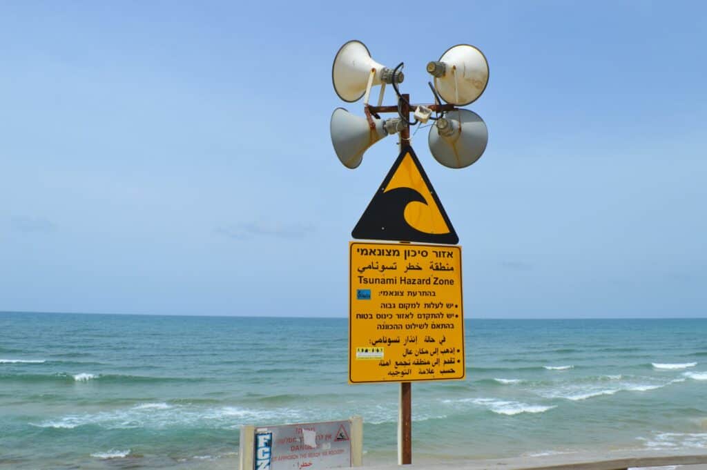 Beachgoer lightning safety thunderstorm warning