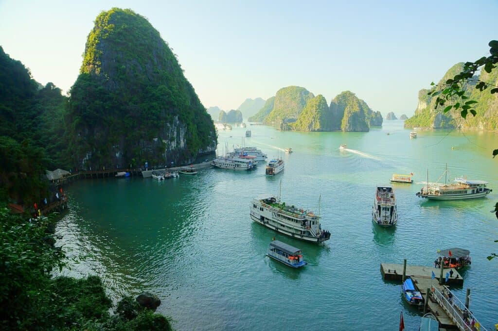 Halong Bay, Vietnam