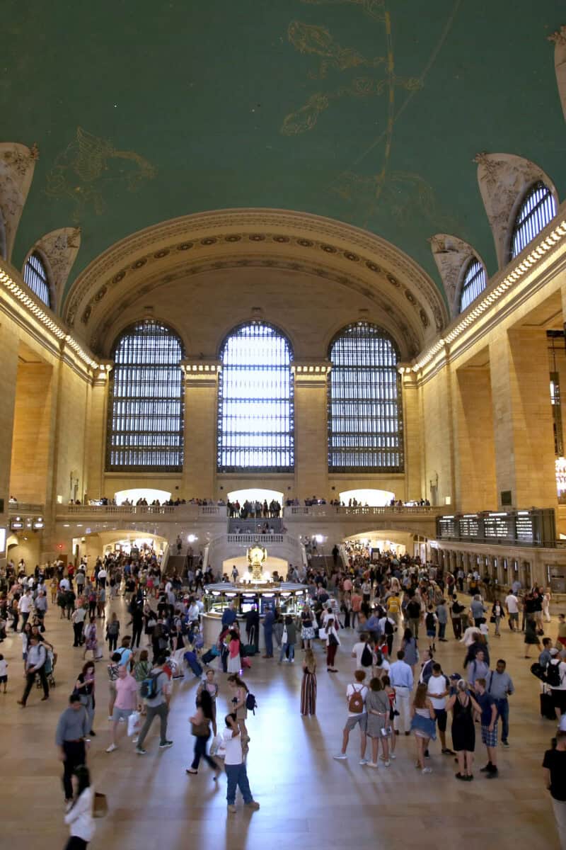 Busy New York subway