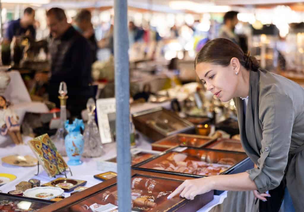 artisan jewelry market handmade crafts locals selling