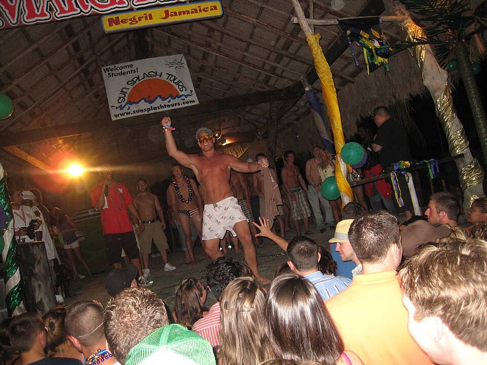 Spring break Cancun beach crowded