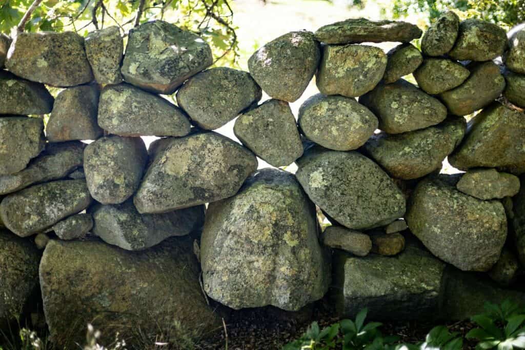 stone cairn for border purpose