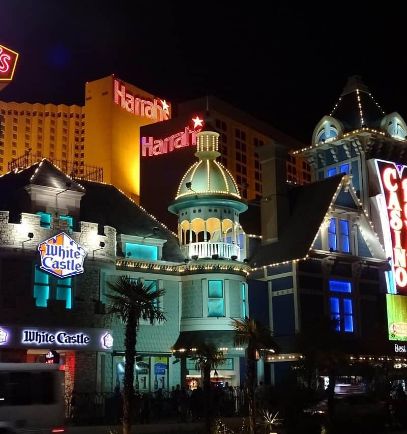 12 Local Etiquette Tips For A Smooth Las Vegas Visit