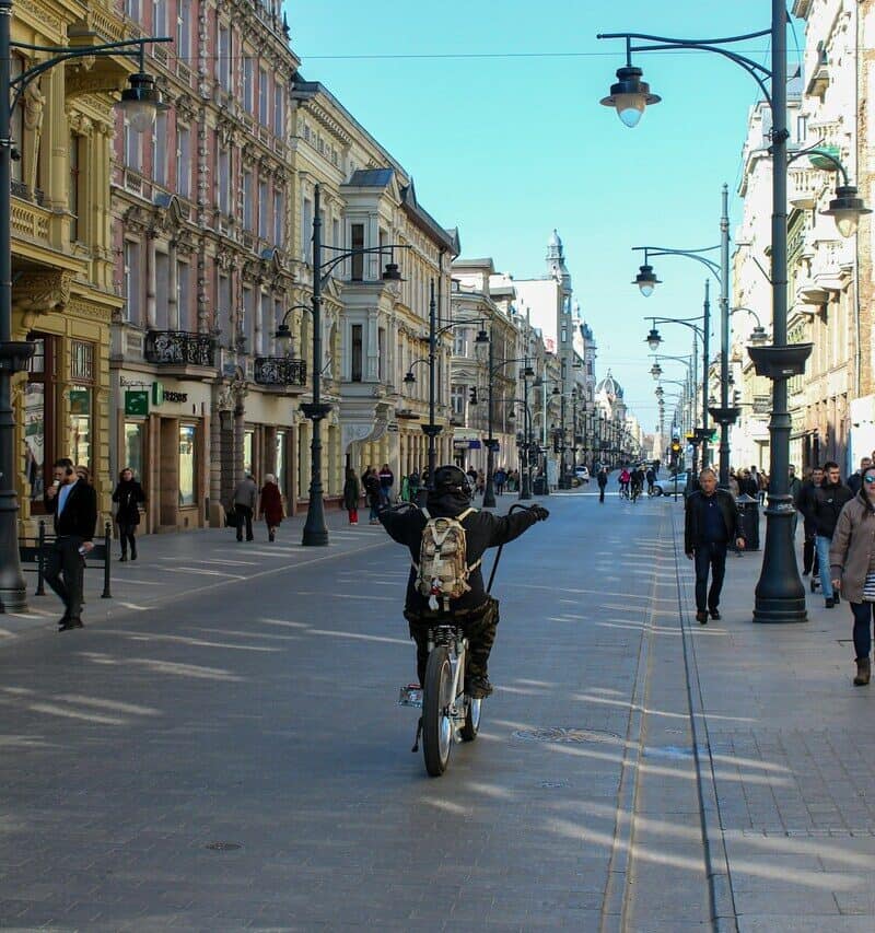 A Traveler’s Playbook: How to Identify Tourist Traps and Find Better Alternatives in 10 Minutes