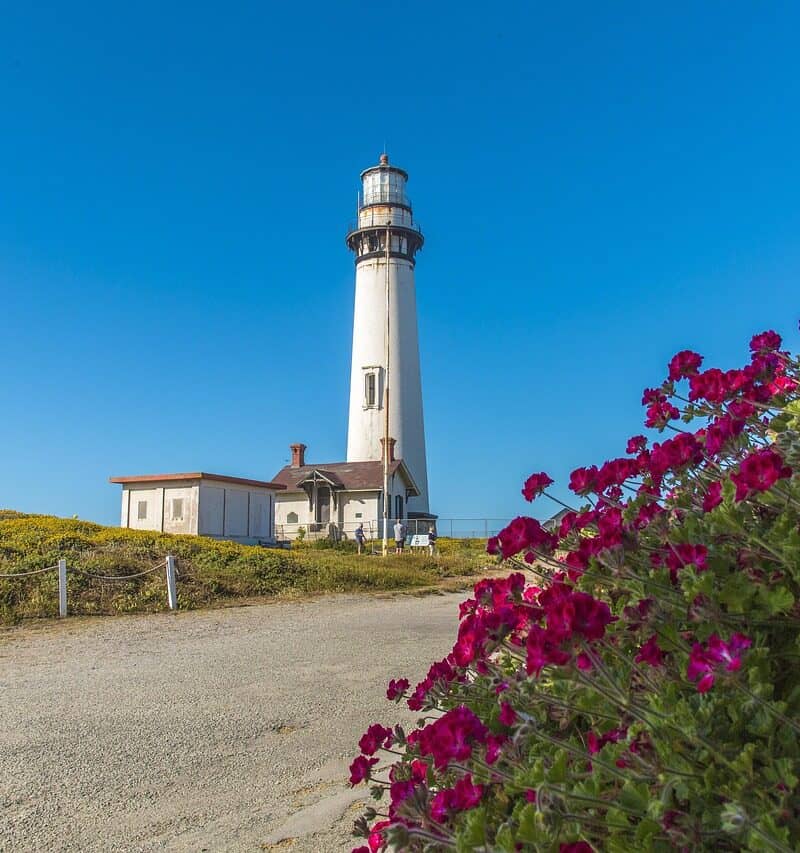 8 Iconic Lighthouses For Moody Coastal Photowalks This Fall