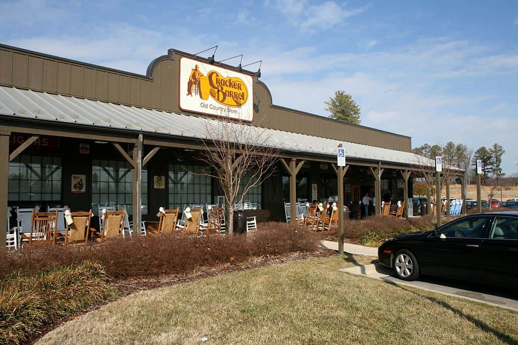 1024px-2011-01-28_Cracker_Barrel_in_Morrisville,_NC