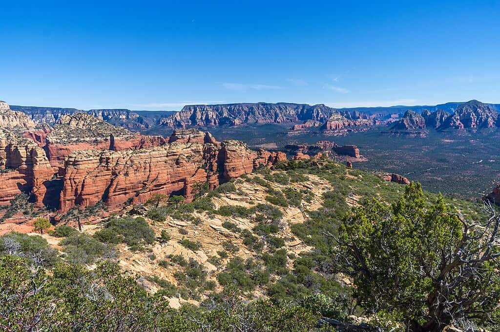 1024px-Bear_Mountain_Trail_No._54_(35132080921)