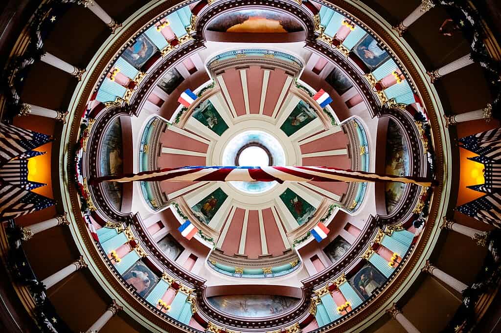 1024px-Courthouse_Dome,_St._Louis