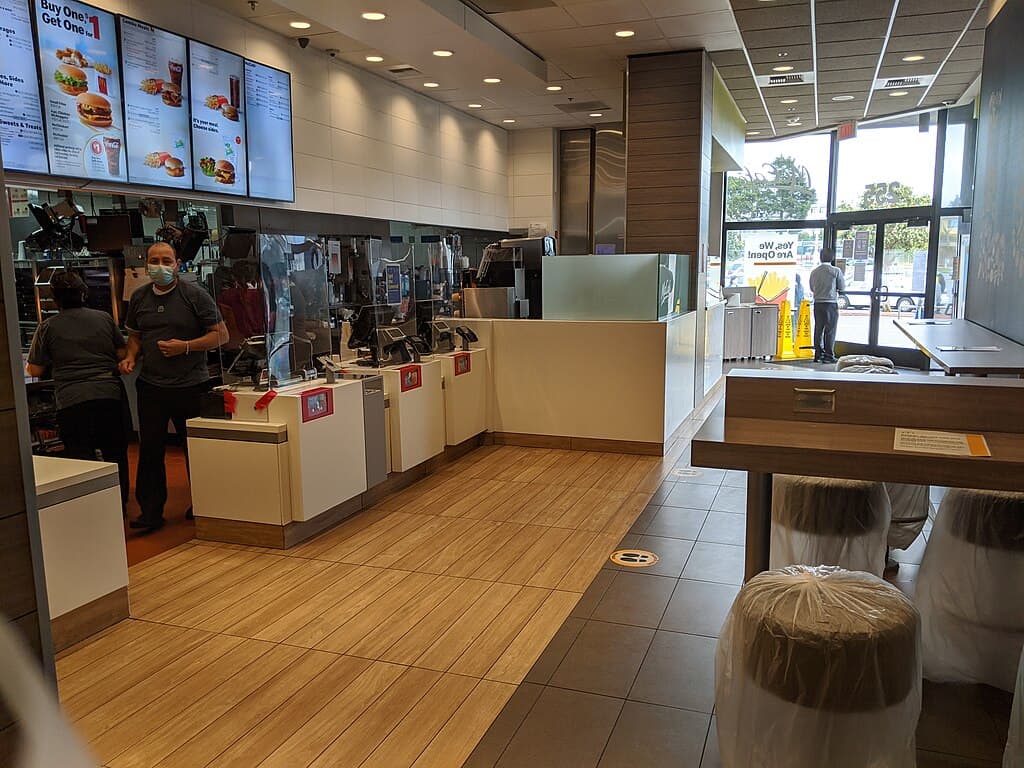 1024px-McDonalds_Dining_Area_during_COVID-19_(50737579938)